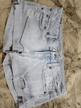 AMERICA EAGLE Size 2 Light Wash Distressed Denim Shorts